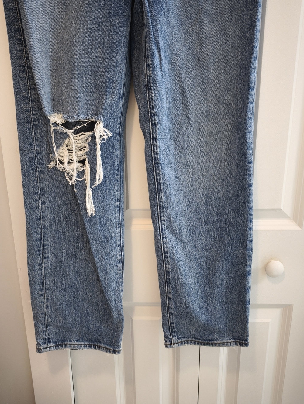 Women's Perfect Vintage Distressed Jeans - Picture 3 of 8